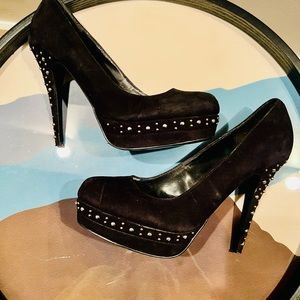 Steve Madden suede pumps